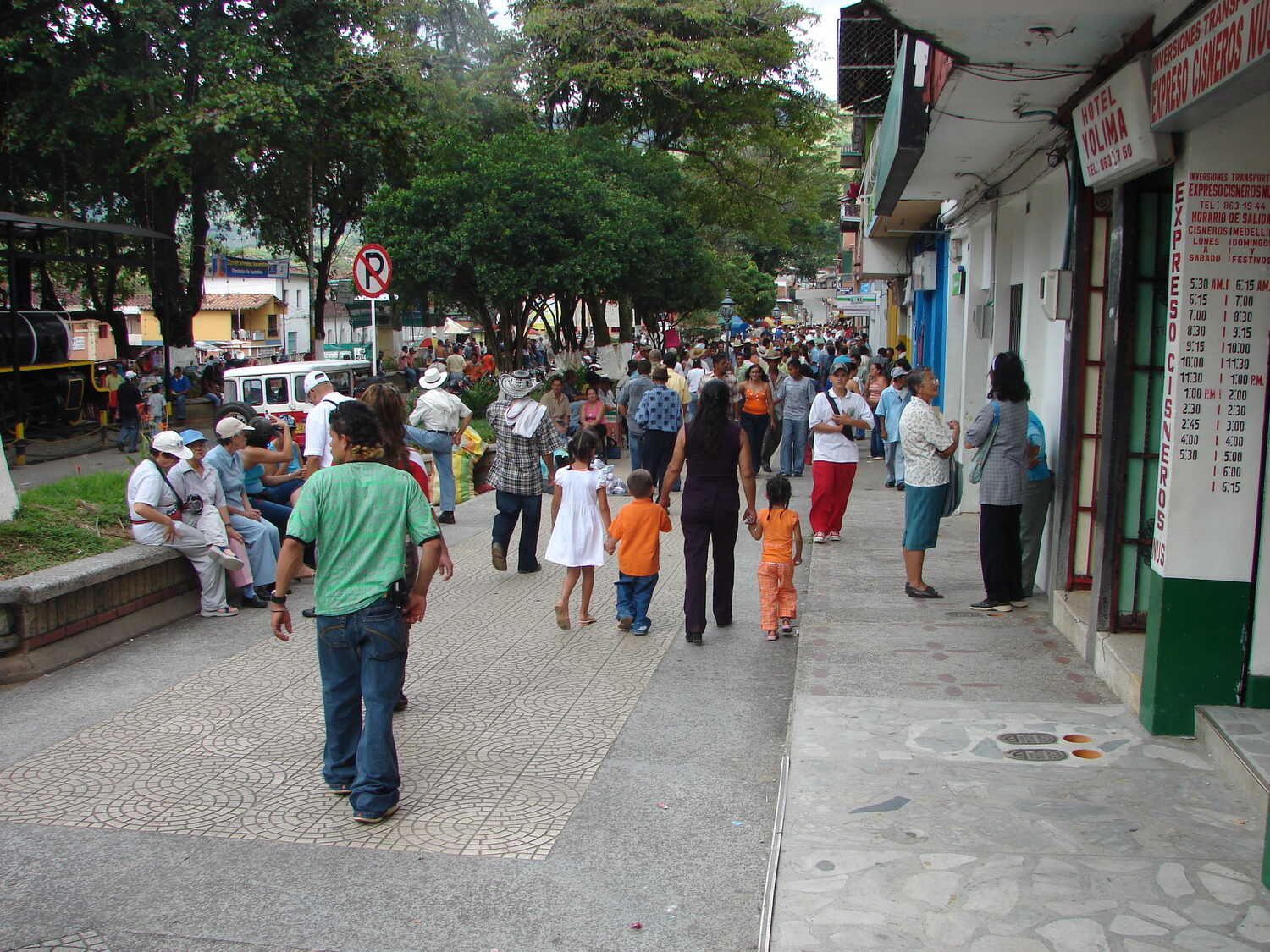Calle principal de Cisneros